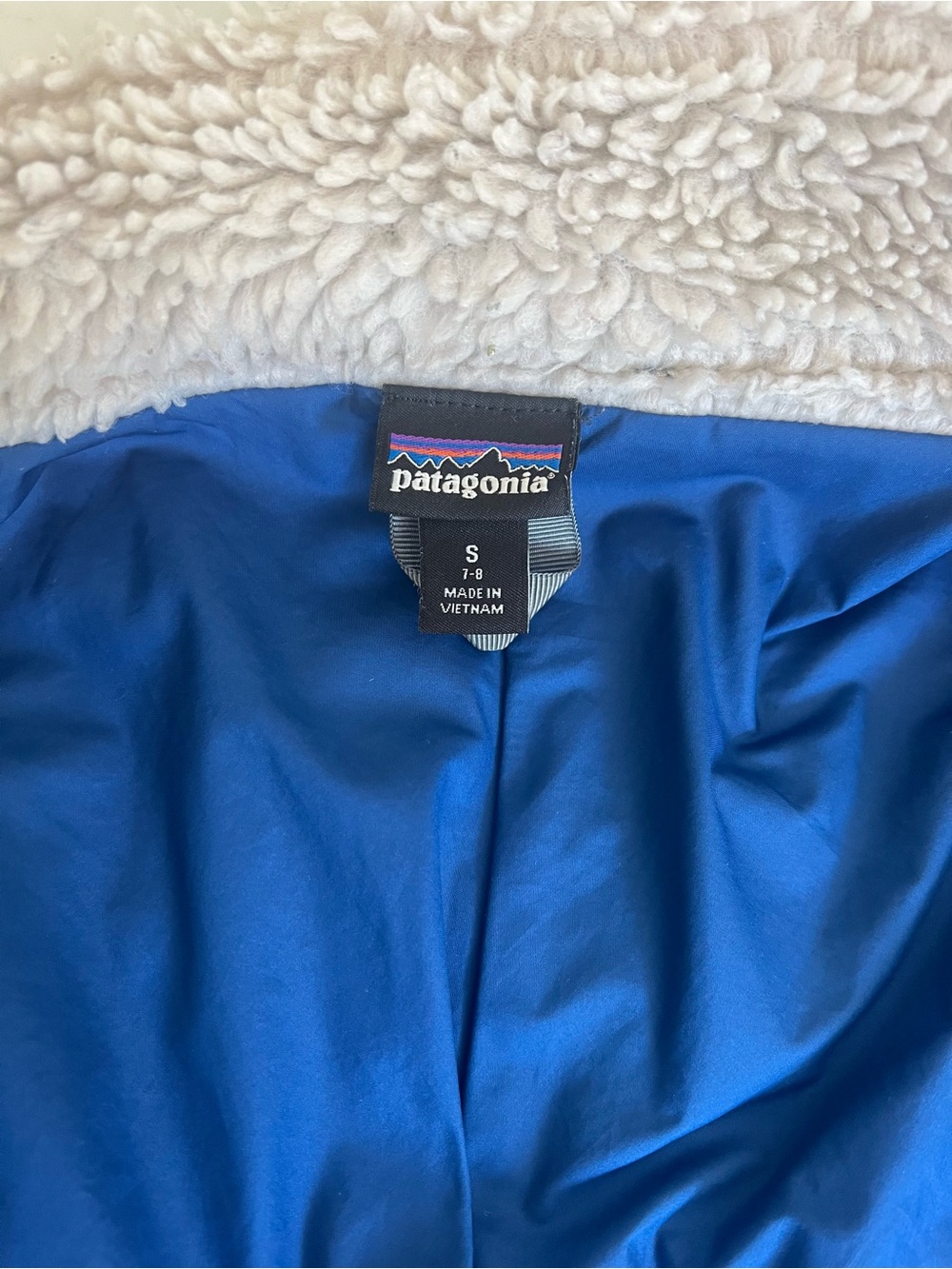 Patagonia Kids Age 7-8yo. Cream Sherpa Fleece Jacket with Blue Trim - Picture 5 of 5